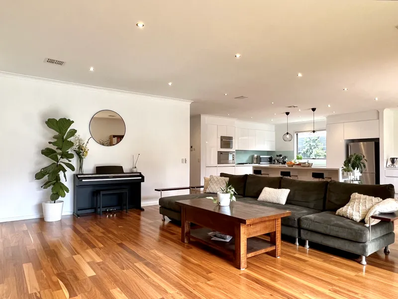 Sleek & spacious single level living | HODGES CAULFIELD