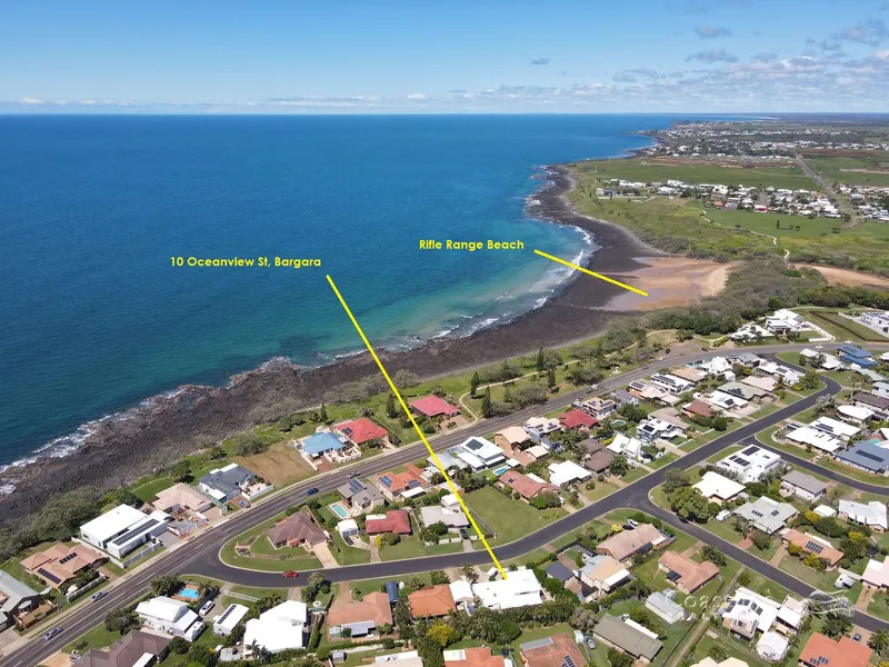 OCEAN VIEWS, 4 LARGE BEDROOMS, 2 HUGE LIVING AREAS, LOW MAINTENANCE, ONLY 280M TO THE DOG FRIENDLY BEACH!