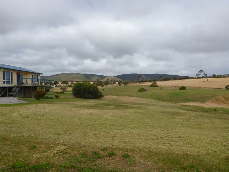 1200 sqm of land with beautiful rural and sea views