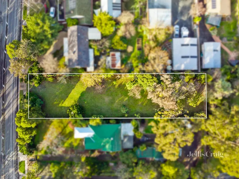 Rare 1,200sqm elevated block with stunning architectural plans in a quiet, established setting!