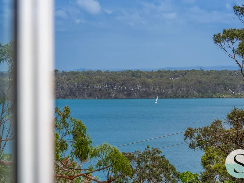 Killer Lake Views, Cool Cat, Super Chilled Vibe, Sexy Indoor & Outdoor Living Upstairs & Down, Guest/Won’t Leave Home Kid’s Bed & Bathroom Downsta