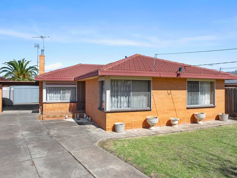 Much loved home in a Court Location