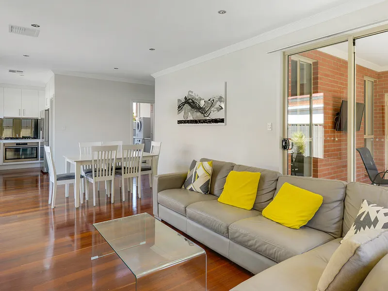 LIGHT AND BRIGHT WELL LOOKED AFTER, LOW MAINTENANCE, FULLY FURNISHED, SECURE AND IN A MOST CONVENIENT LOCATION CLOSE TO TRANSPORT AND POPULAR SHOPPING