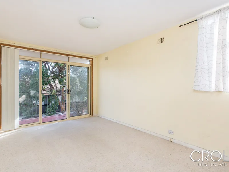 BRIGHT AND SUNNY 1 BEDROOM APARTMENT