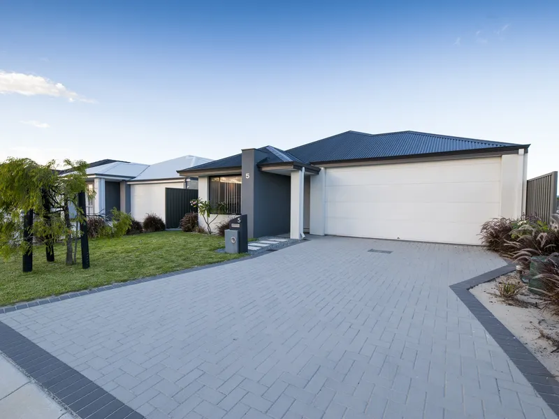 STUNNING - THIS WONT DISAPPOINT!