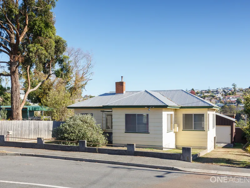 Open this Thursday 20th May 11:30am - 12:00pm , Friday 21st May 11:30am - 12:00pm and Saturday 22nd May 10:00am - 10:30am