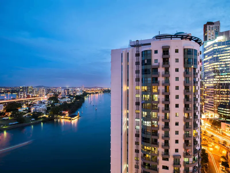 MANTRA ON THE QUAY - 2 BEDROOM 2 BATHROOM 1 CAR - LUXURY RIVERFRONT APARTMENT