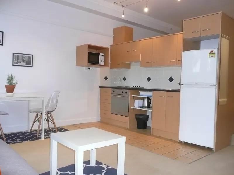 Spacious One Bed Room Apartment at Fantastic Location in CBD!