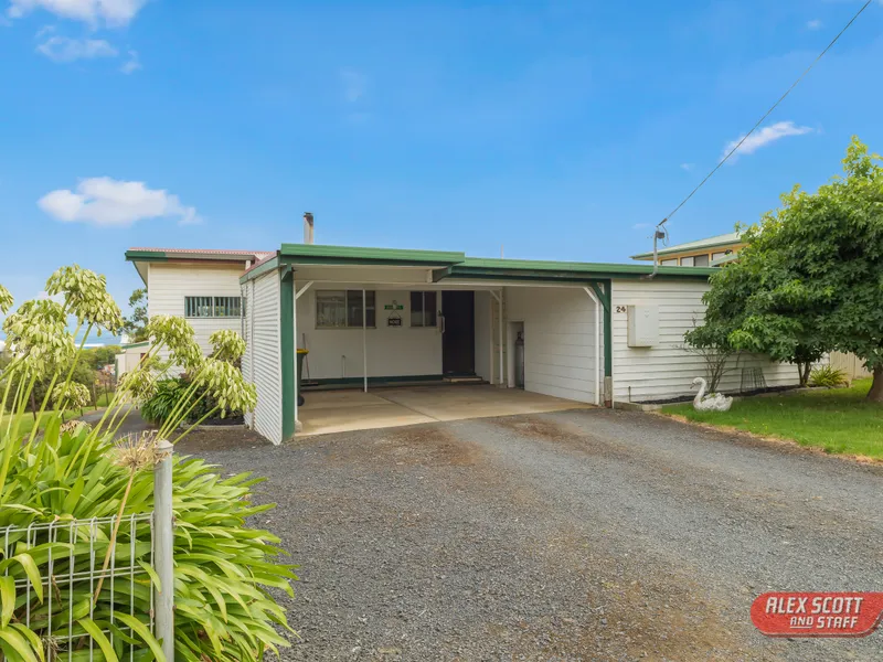 SEASIDE COTTAGE WITH BLUE WATER VIEWS