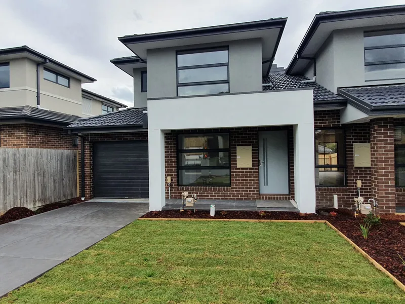 BRAND NEW TOWN RESIDENCE WITH OWN STREET FRONTAGE