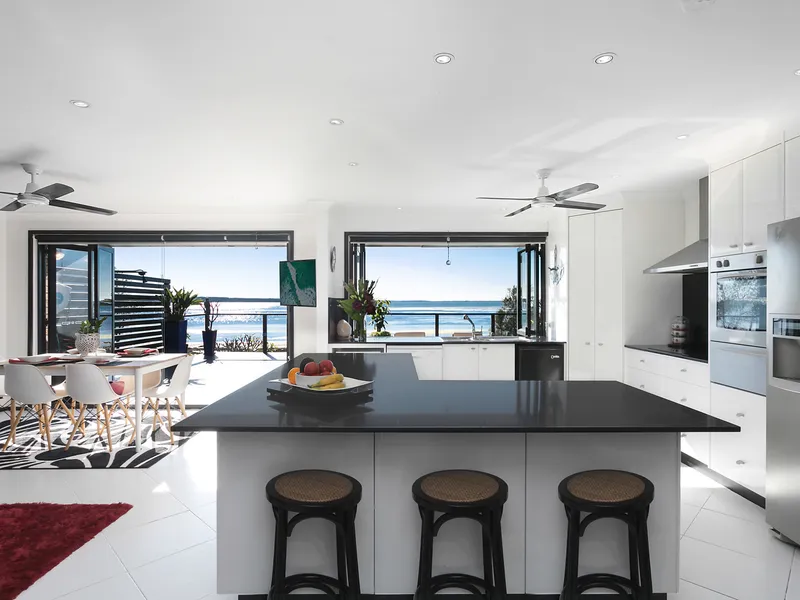 Exclusive position on the Point, ideal for solace or holiday lifestyle.