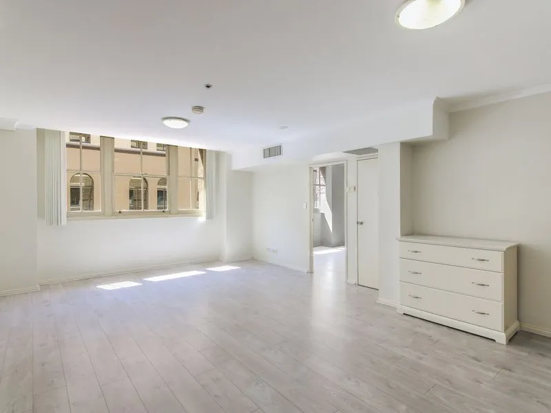Space and convenience north facing home with parking