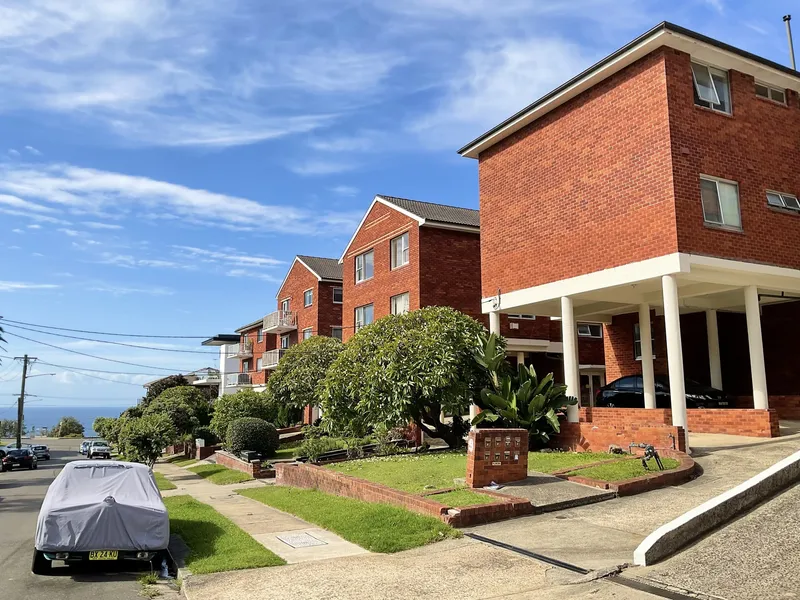 REFURBISHED TWO BEDROOM UNIT IN SUPERB LOCATION