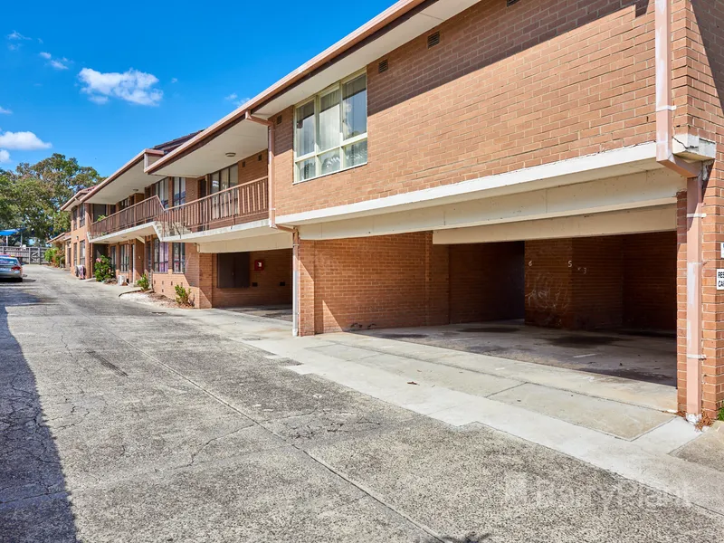 UPDATED BEAUTY IN PRIME LOCATION!!