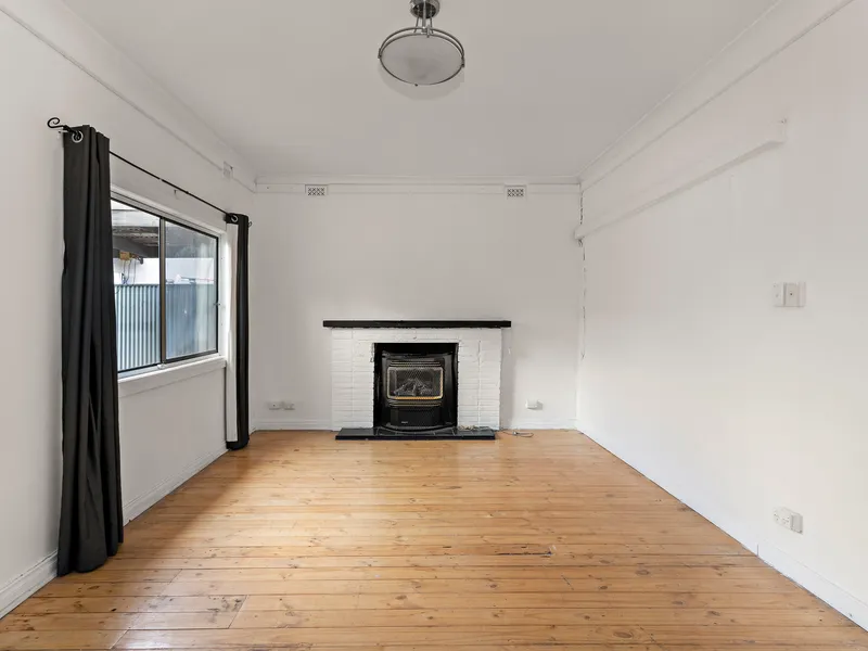 EXCELLENT LOCATED 3 BEDROOMS HOUSE