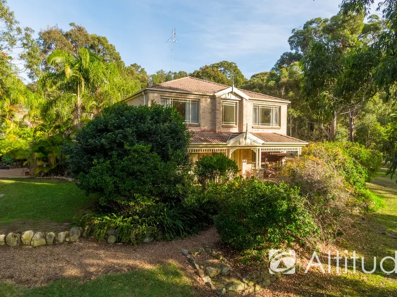 DREAM HOME ON HALF ACRE IN PRIVATE LOCATION!