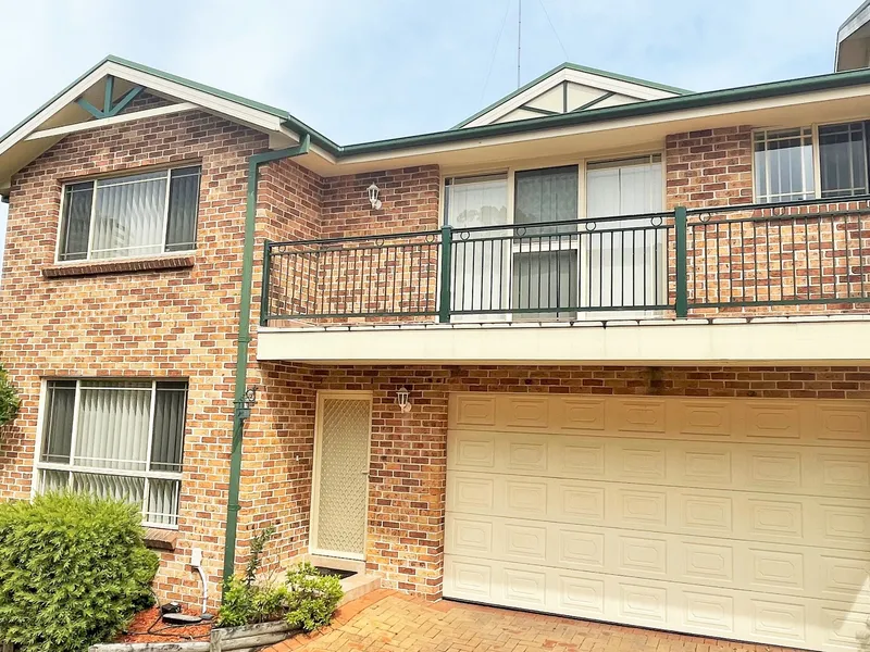 SPACIOUS 3 BEDROOM TOWNHOUSE