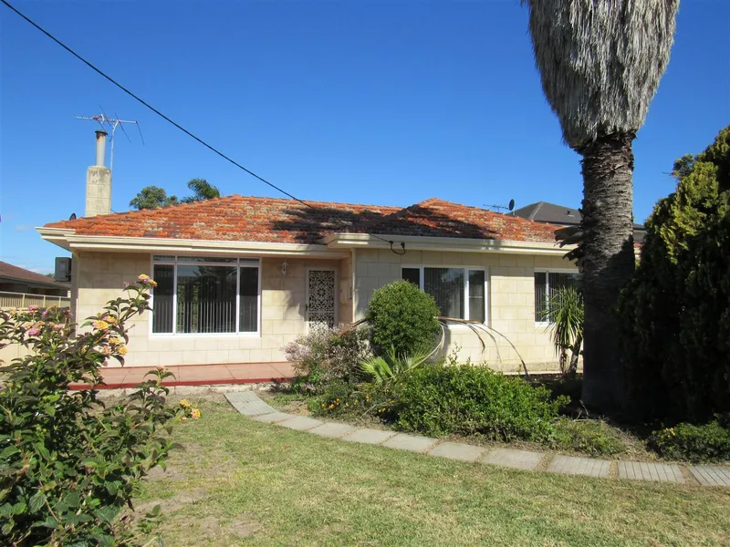 BEAUTIFULLY RENOVATED - 4 STREETS BACK FROM THE BEACH