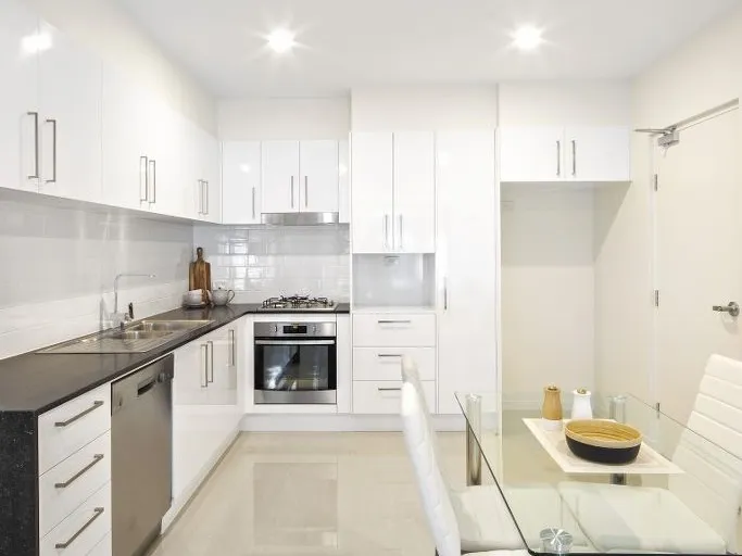 AMAZING 2 BEDROOM UNIT! WALKING DISTANCE TO AMENITIES