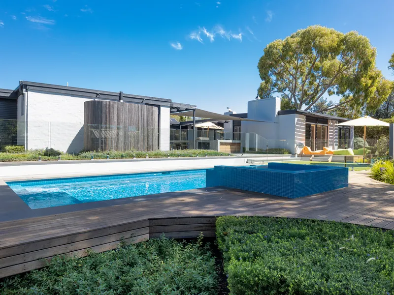 Resort Living in the heart of Portsea - 12 month lease furnished