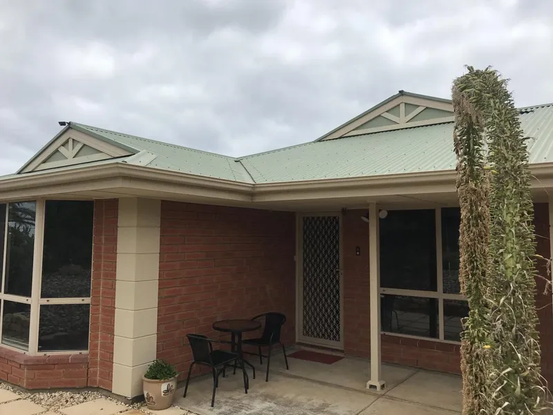 Beachside furnished1/2 House 1Q Bedroom Self-Contained short-term lease considered