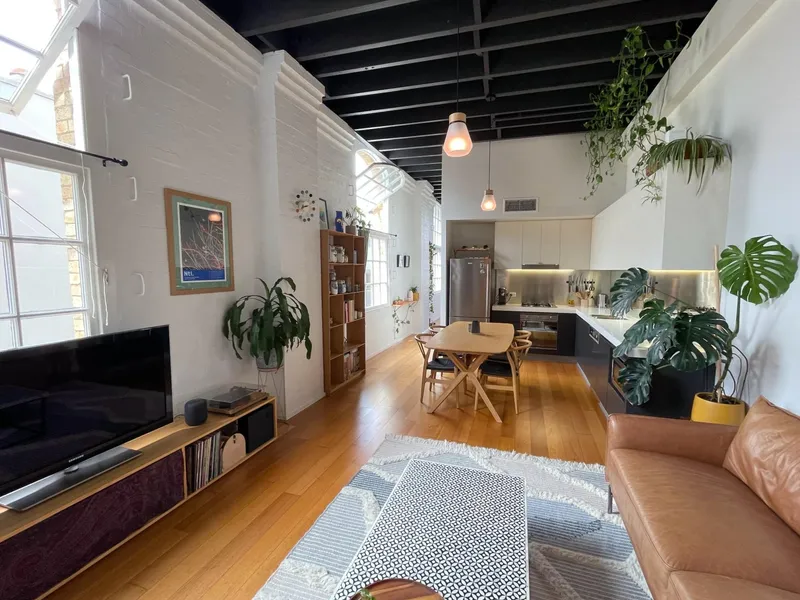 Spacious woolstore 1 bedroom apartment available soon