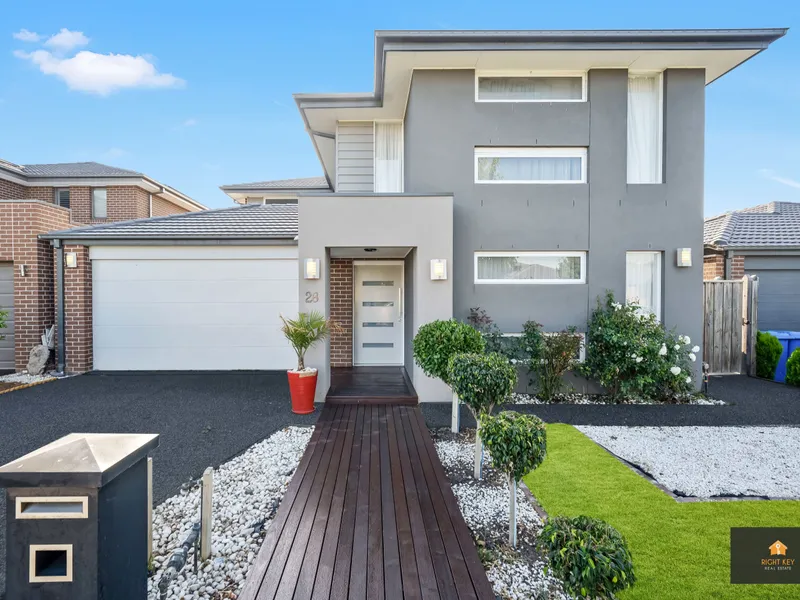 GRAND LIVING AT GREAT LOCATION IN CRANBOURNE WEST