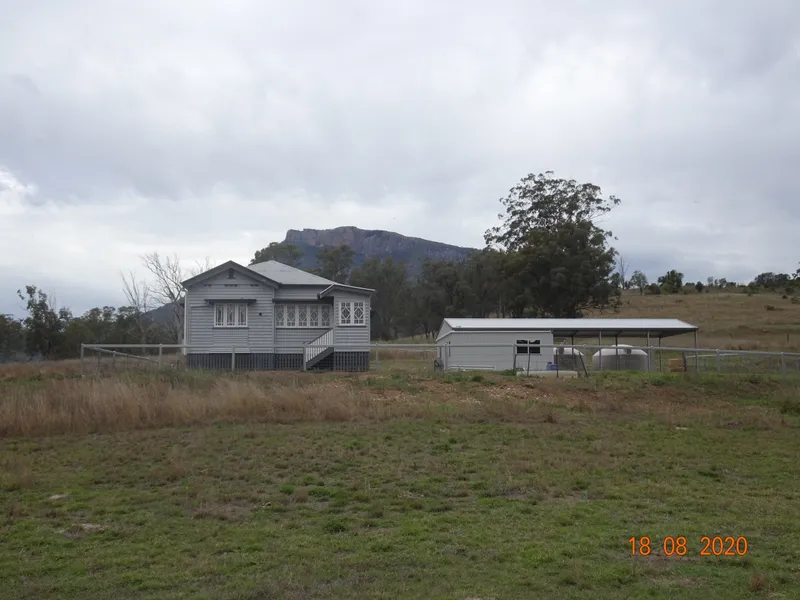 Foothills of Mt Maroon !!! Recently Refurnished