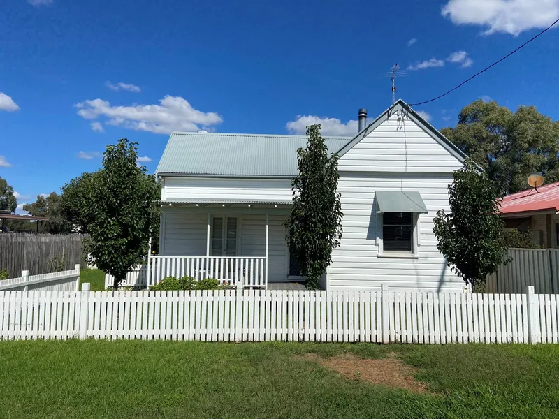 COUNTRY COTTAGE LIVING AT ITS BEST