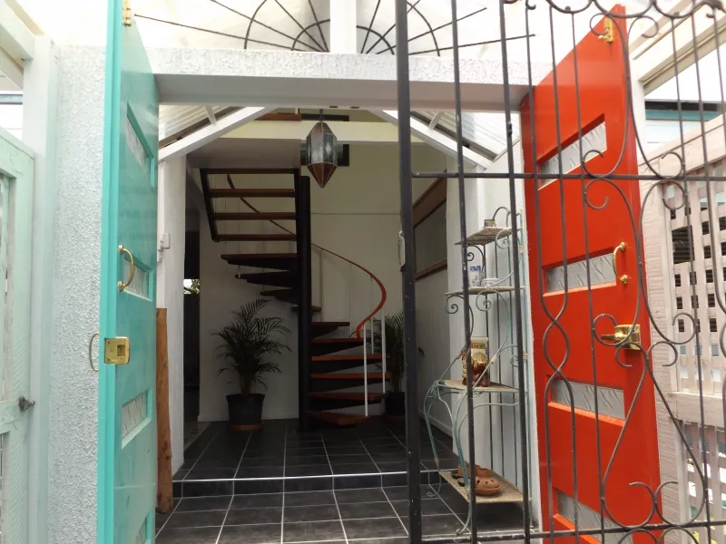 CAIRNS :-  Inner Suburb.Location,Location,SO CENTRAL!  Ideal Dual Investment Return.