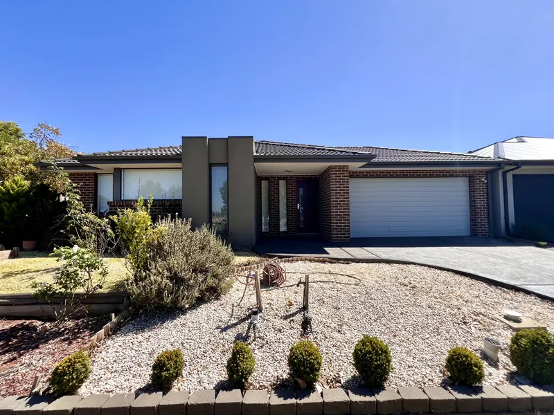 Modern & Spacious Family Home close to Opalia Plaza!