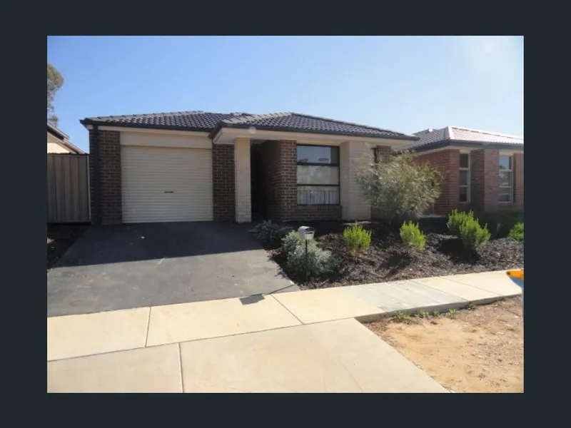 This beautiful 2 bedroom home nestled in kangaroo flat is a renters dream!