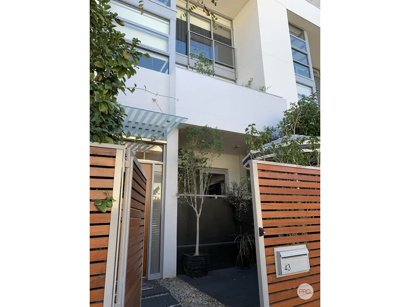 Fully Furnished 3 Bed Home In The North of stylish East Perth