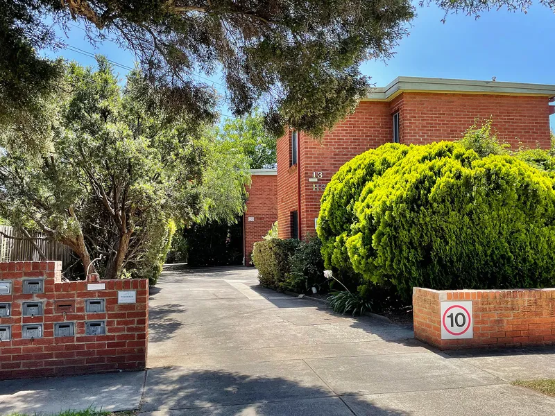 AVAILABLE NOW FOR LEASE:  Perfect inner city living