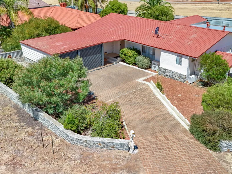 Charming Family Haven: 14 Thomson Street, Your Northam Sanctuary