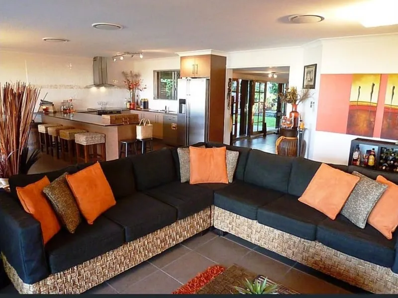 3 Bedroom home with Island views!!