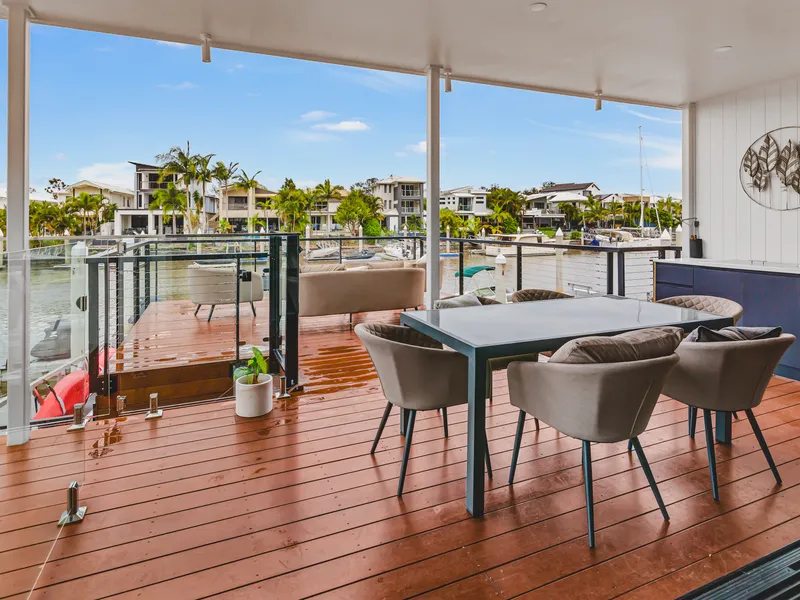 Seaside Opulence, Where Elegance Meets Tranquility - Your Exquisite Retreat at Coomera Waters!