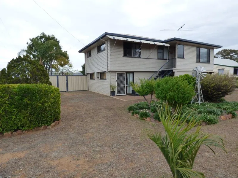 High-set home in immaculate condition