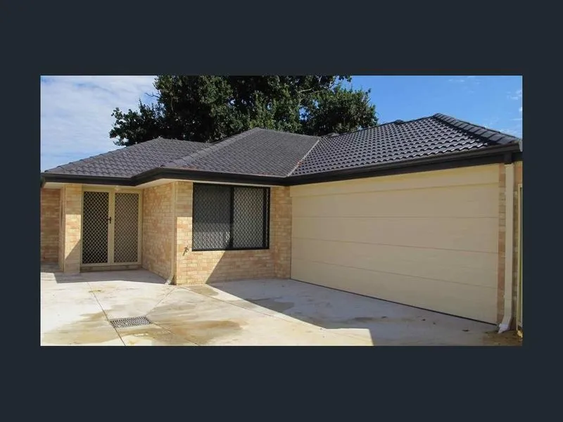 LARGE FAMILY HOME IN GREAT LOCATION! 