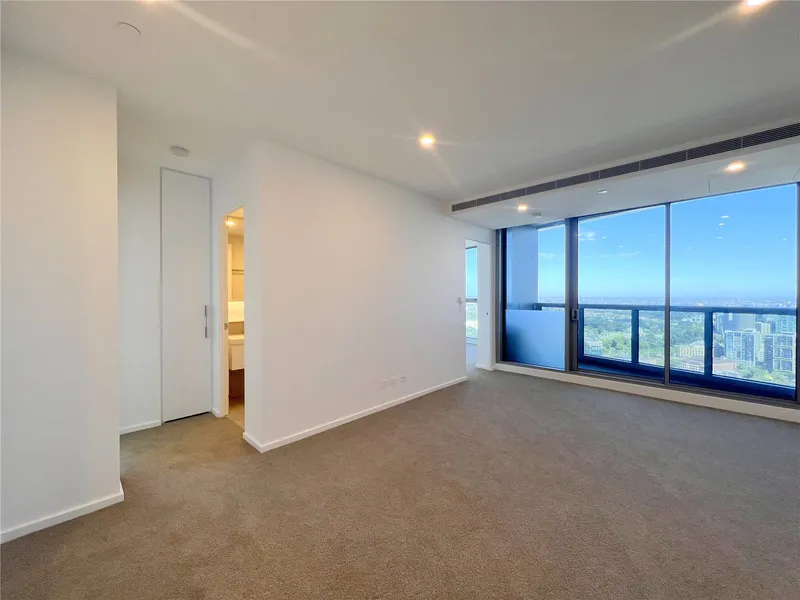 UNFURNISHED COMFORT TWO BEDROOM APARTMENT WITH ONE CARPARK LOCATED IN THE HEART OF SOUTHBANK