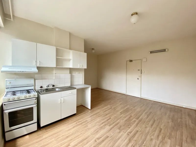 SPACIOUS STUDIO APARTMENT IN EXCELLENT LOCATION! | HODGES CAULFIELD
