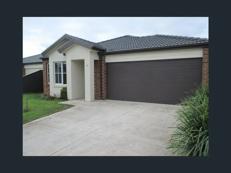 3 Bedroom Home in great Tarneit Location.