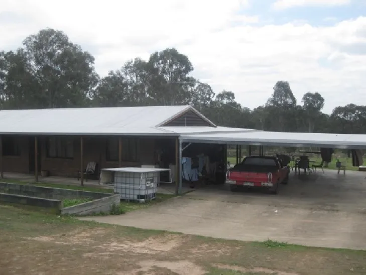 Acreage, a Family home on acreage property at New Beith