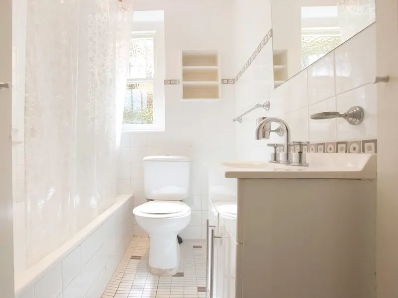 Stunning One Bedroom Apartment Footsteps To The Water