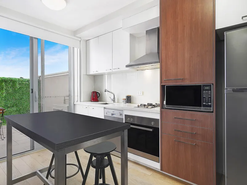 Sleek apartment in cosmopolitan lifestyle location