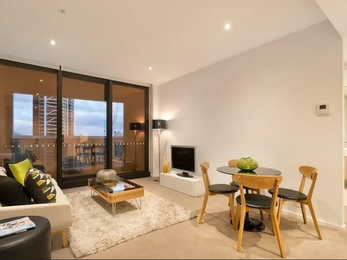 ONE BEDROOM APARTMENT WITH STUDY AT SOUTHBANK'S FINEST - PRIMA TOWER