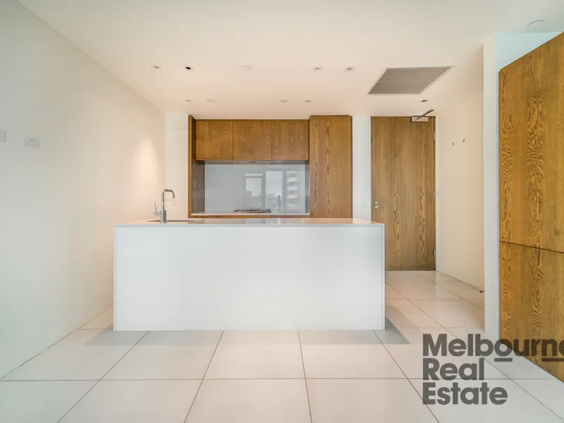 One bedroom plus study with beach views
