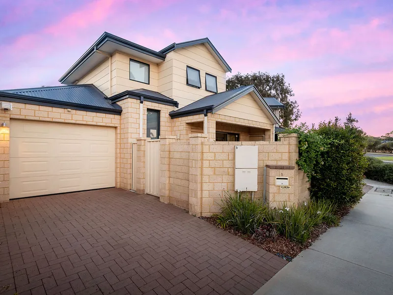 Desirable Resort Lifestyle!  Invest or Nest!