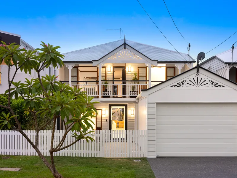 Iconic Palm Springs Inspired Residence in the Heart of Hawthorne’s Favourite River Avenue 