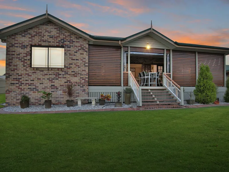 IMMACULATE HOME WITH 2 LIVING AREAS, LARGE SHED, 5KW SOLAR & STUNNING DECK!